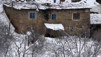 kar yagisi - Dağ köylerinde kış güzelliği - HAKKARİ  Videosu