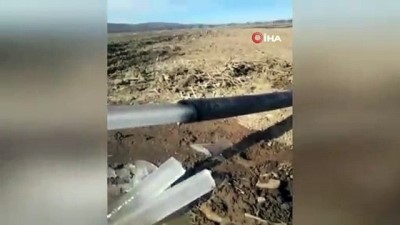  Hindistan’da Su Borularından Buz Aktı 