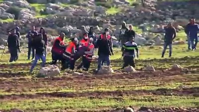 goz yasartici gaz - İsrail askerleri Batı Şeria'da 4 Filistinliyi yaraladı - RAMALLAH Videosu