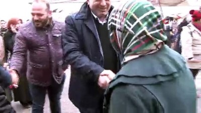  Kadın muhtar adayı vaatlerini sıraladı, alkış tufanı koptu 