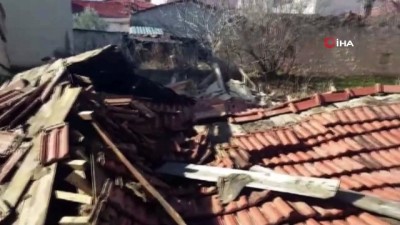  Koruma altındaki 85 yıllık tescilli ev aşırı yağışta çöktü 