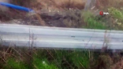  Mersin'de aşırı yağışlardan yol çöktü 