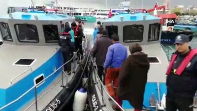  Pendik'te yanan gemiden kurtarılan mürettebat hastanede yapılan sağlık kontrolünün ardından deniz polisi tarafından botlarla Sahil Güvenlik Bölge Komutanlığı'na götürüldü 