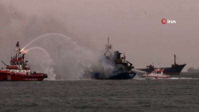 kargo gemisi -  Pendik’te yanan gemiden kurtarılan mürettebat Sahil Güvenlik Bölge Komutanlığı’na sevk edildi  Videosu