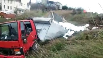  Şeker yüklü kamyon TEM’de şarampole uçtu: 1 yaralı