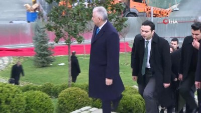  TBMM Başkanı Binali Yıldırım, 15 Temmuz Şehitler Anıtı'nı ziyaret etti