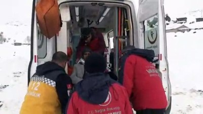 Yaşlı hastanın yardımına ekipler yetişti - VAN 