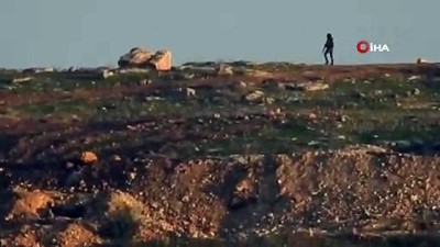  - YPG’li teröristlerin hendek nöbeti 
 - YPG’li teröristler nöbet tutarken görüntülendi 