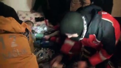 hasta kurtarma -  Bitlis'te hasta kurtarma operasyonu...Ekipler 6 saatlik çalışmanın ardından hasta vatandaşı hastaneye ulaştırdı  Videosu