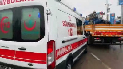  D100’de otomobil hafif ticari araç ile çarpıştı: 2 yaralı 