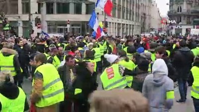 polis mudahale -  - Sarı Yelekliler Eylemini Başlatan Ludosky: 'Macron Hükümeti Zengini Koruyup Fakiri Yapacağı Zamlarla Cezalandırmak İstedi” Videosu