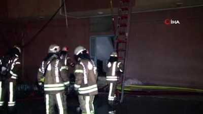 uttu -  Ümraniye'de iki katlı binanın çatısında çıkan yangın korkuttu  Videosu