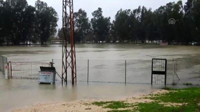 su baskini - Ceyhan Nehri'nin taşması sonucu tarım alanları ve evleri su bastı (2) - ADANA Videosu