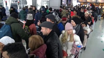  Eksi 17 dereceye rağmen Uludağ'a akın ettiler 