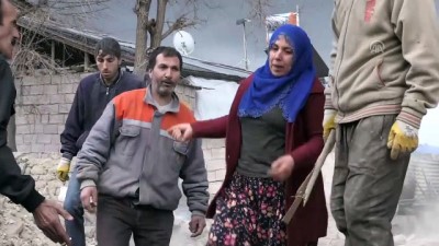 Evi çöken aile yardım bekliyor - ELAZIĞ