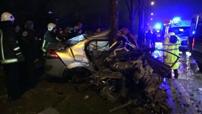  Hurdaya dönen araçtan güçlükle çıkarıldılar 