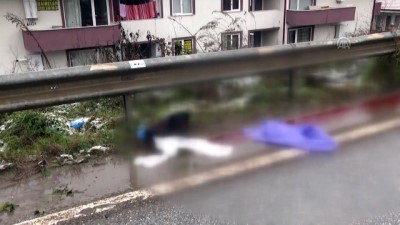 genc kiz - Kaza yapan otomobilden fırlayan genç kız öldü - Olay yeri - SAKARYA  Videosu