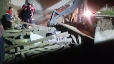  Kerpiç ev çöktü, aile ölümden dakikalarla kurtuldu 