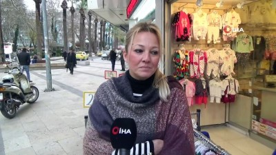  Köpekler üşümesin diye örtülen battaniyeleri çalmaya çalıştılar 