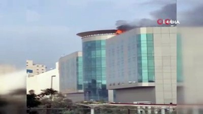  - Cidde'de Alışveriş Merkezinde Yangın: 29 Yaralı 