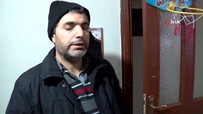  Isınmak için çalıştırdığı araç, evin penceresine girdi 