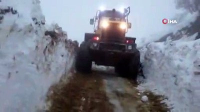 kar yagisi -  Metrelerce karda 165 yerleşim birimine ulaşım sağlanamıyor  Videosu