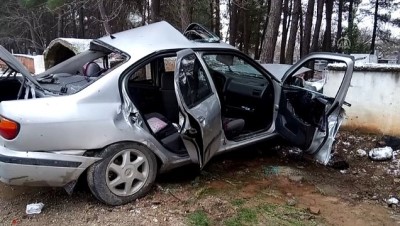 Mezarlık duvarına çarpan otomobilinin sürücüsü öldü - DENİZLİ