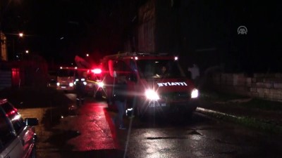 Sağanak nedeniyle toprak evin duvarı çöktü - ADIYAMAN 