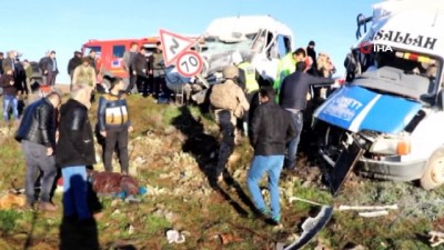  Şanlıurfa’da feci kaza: 2 ölü, 15 yaralı 