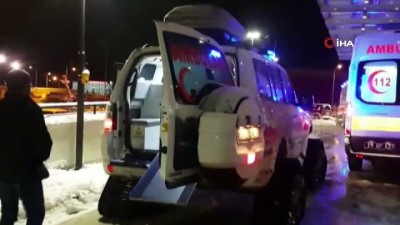 kar yagisi -  Yol kapanınca hastaya karpalet ambulansla ulaştılar  Videosu