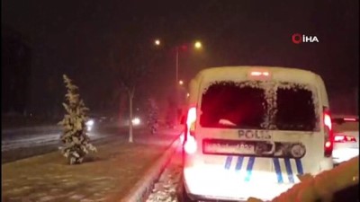 kar yagisi -  Bingöl- Elazığ yolu kar ve tipi nedeniyle ulaşıma kapatıldı Videosu