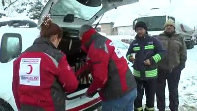 kar yagisi - Bolu Dağı'nda sürücülerin yardımına Türk Kızılay koştu - DÜZCE  Videosu