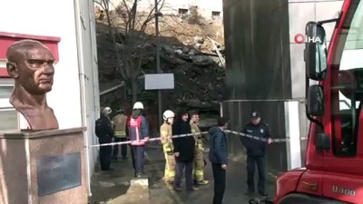  Eyüpsultan Devlet Hastanesi'nin arkasında bulunan istinat duvarı çöktü 