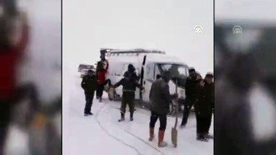 kar yagisi - Mahsur kalan öğretmenler kurtarıldı - KARS Videosu