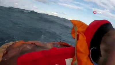 sigorta sirketi -  Opr. Dr. Murat Küsdül :'Batan gemiden kurtarılan mürettebatta deniz suyu yutmaya bağlı akciğerlerinde şüpheli enfeksiyon bulguları mevcut'  Videosu