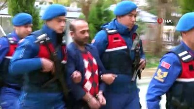 katil zanlisi -  Öz anne ve babasını öldüren zanlı adliyeye sevk edildi  Videosu