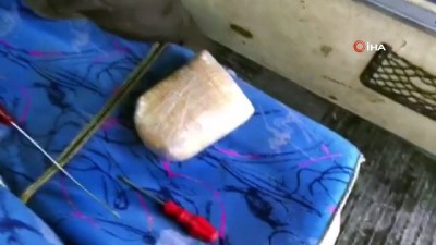  Van'da bir minibüste 73 kilo toz esrar ele geçirildi 