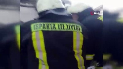  Yangın çıkan evde yalnız olan 3 çocuk ölümden döndü