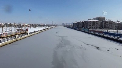 Akarçay buz tuttu - AFYONKARAHİSAR