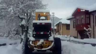 kar yagisi -  Akseki'de kar yağışı nedeniyle kapanan yollar ulaşıma açıldı  Videosu