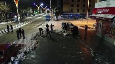  - Erzincan'da Karla Mücadele Ekiplerinden Yoğun Mesai 