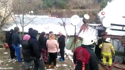  İstinye’de gecekonduda çıkan yangın korkuttu 