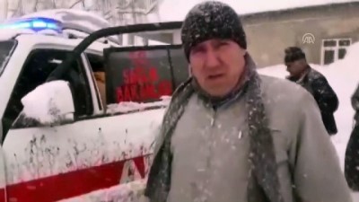 Köyde mahsur kalan yaşlı hastanın yardımına sağlık ekipleri yetişti - HAKKARİ
