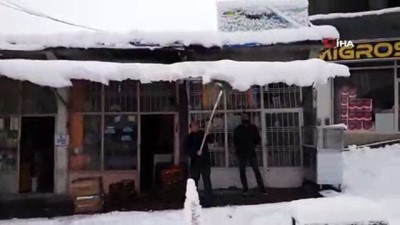 kar yagisi -  Kulp' ta kar yağışı etkili oldu..Kulp-Muş karayolu ulaşıma kapandı  Videosu