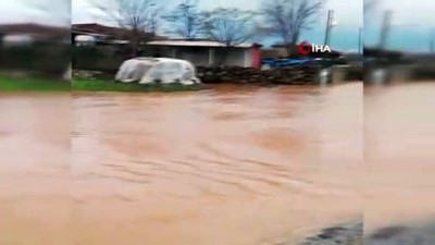  Şanlıurfa’da dere taştı: 3 ev tahliye edildi 