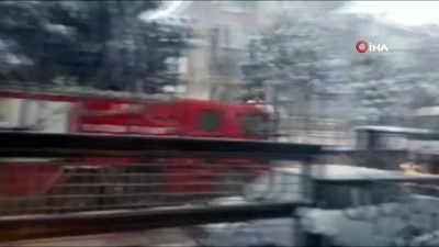  Sitenin çatısı alevlere teslim oldu 