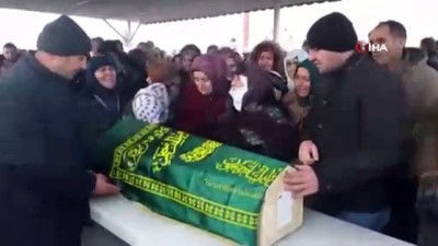  Tekirdağ'daki feci kazada can veren anne ve 2 çocuğu son yolculuklarına uğurlanıyor 