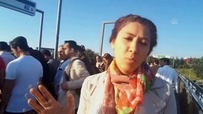toplu tasima araci - Altunizade Metrobüs durağında yoğunluk devam ediyor - İSTANBUL  Videosu