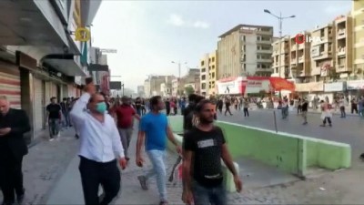 goz yasartici gaz -  - Bağdat’ta hükümet karşıtı gösteri: 1 ölü, 40 yaralı Videosu