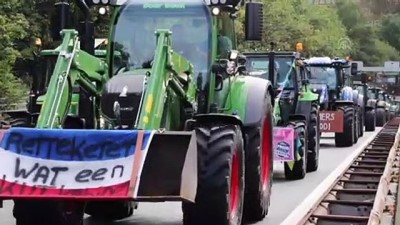 inisiyatif - Hollanda'da çiftçilerden hükümetin tarım politikasına protesto - LAHEY Videosu